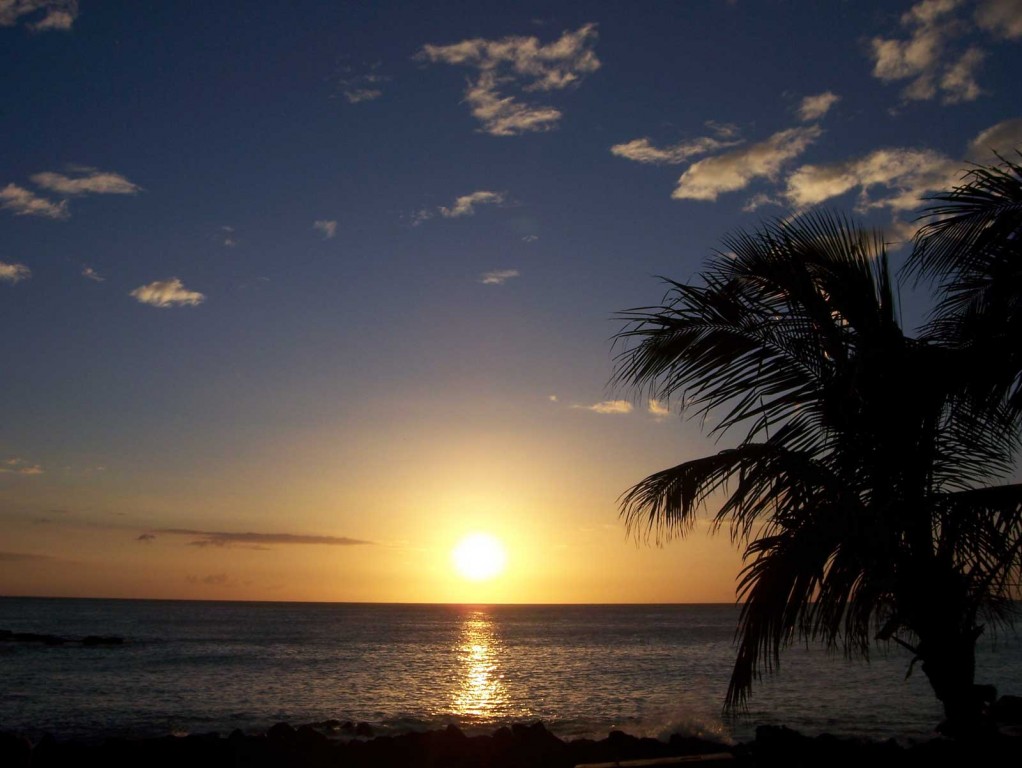 Classic Maui Sunset, Sun Touching the Ocean